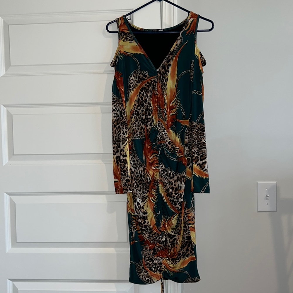 Colorful cold shoulder fitted dress